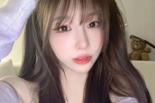 46岁张柏芝三亚度假无滤镜照片引发全民大讨论：真实与美的重新定义