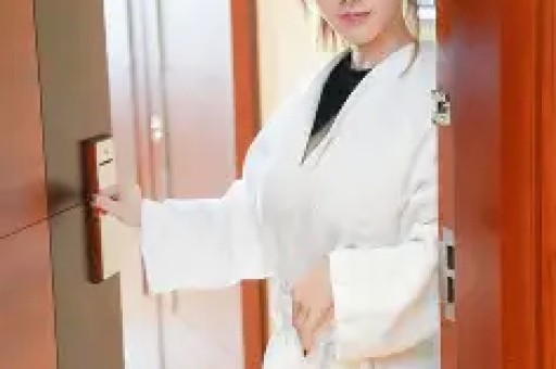 曾自称“覃海洋未婚妻”网红被指诈骗或达数亿警方回应