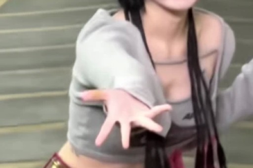 这届年轻人为什么把老剧“玩出花”？